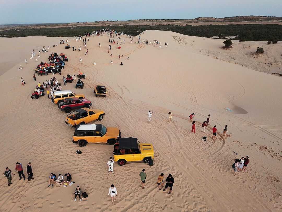 Trải nghiệm xe mô tô và xe Jeep vượt địa hình đồi cát